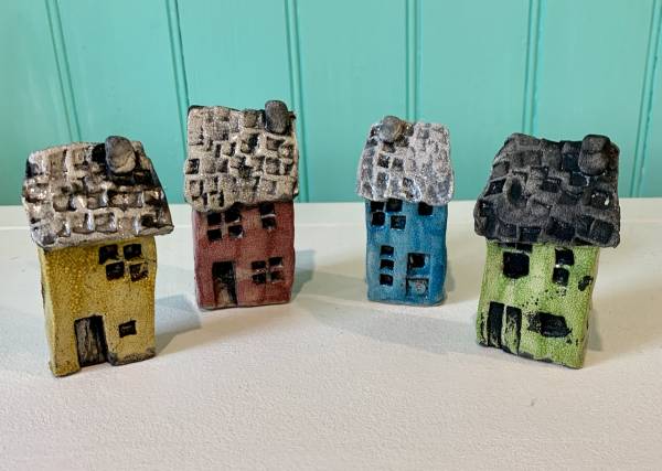 - a Ceramic by Heather Hunt, measuring 9 x 5 cm (H x W) £12